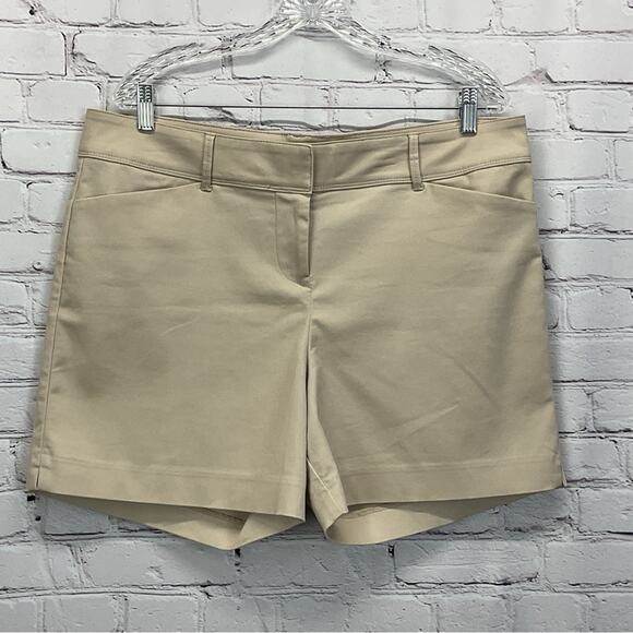 The Limited Shorts Women's Size14 Khaki Flat Front Stretch Beach Vacation Casual - Picture 1 of 8